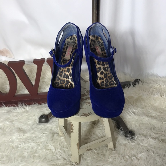 Royal blue velvet 6 1/2 high heels - Picture 2 of 4